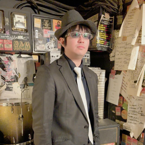 あなたの想いを歌にする現代の魔法使い