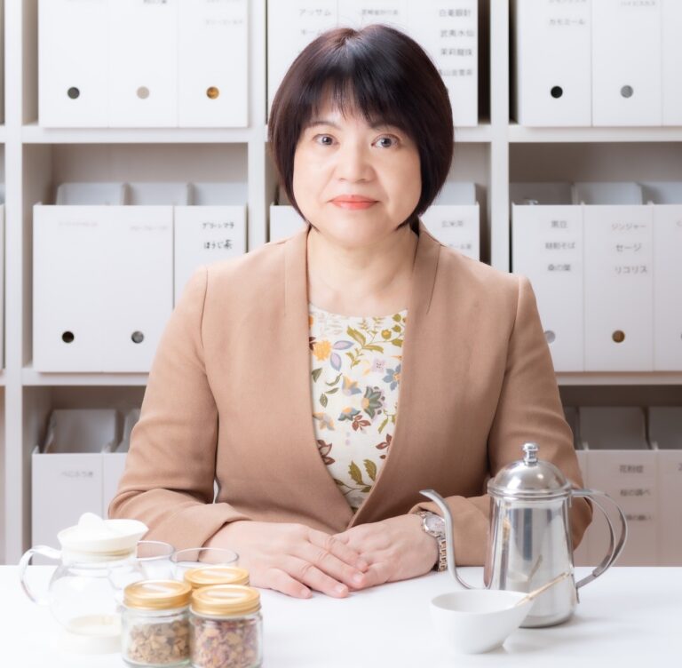 百の香りであなたを癒す 薬剤師ハーブティーブレンダー 両国百香堂 堀田周江(ひろこ)