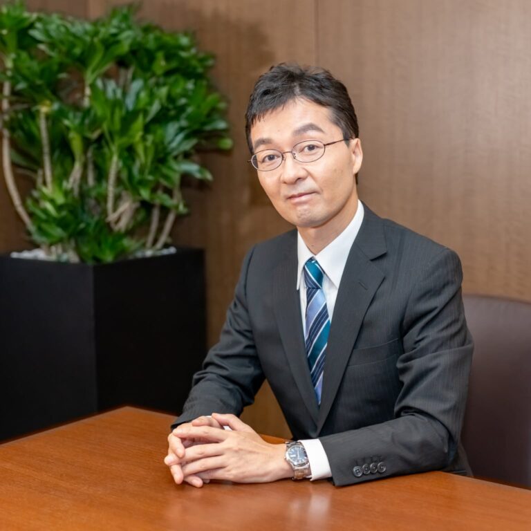 法務局・法務省に12年いた行政書士が、あなたのビザを通します